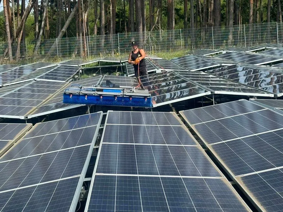 Solarroboter Einsatz PV Groß Anlage