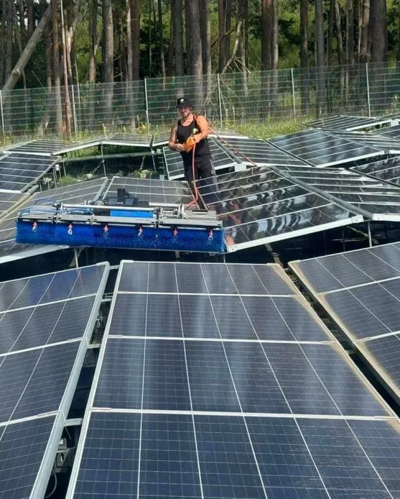 Solarpark reinigen